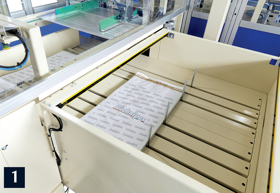 Multistation empty bag magazine